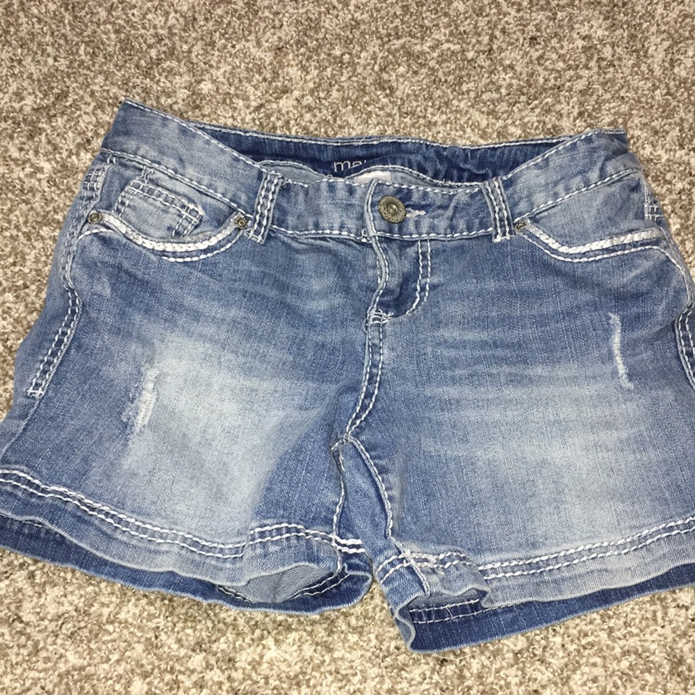 Maurices Light Washed Shorts Size 3/4